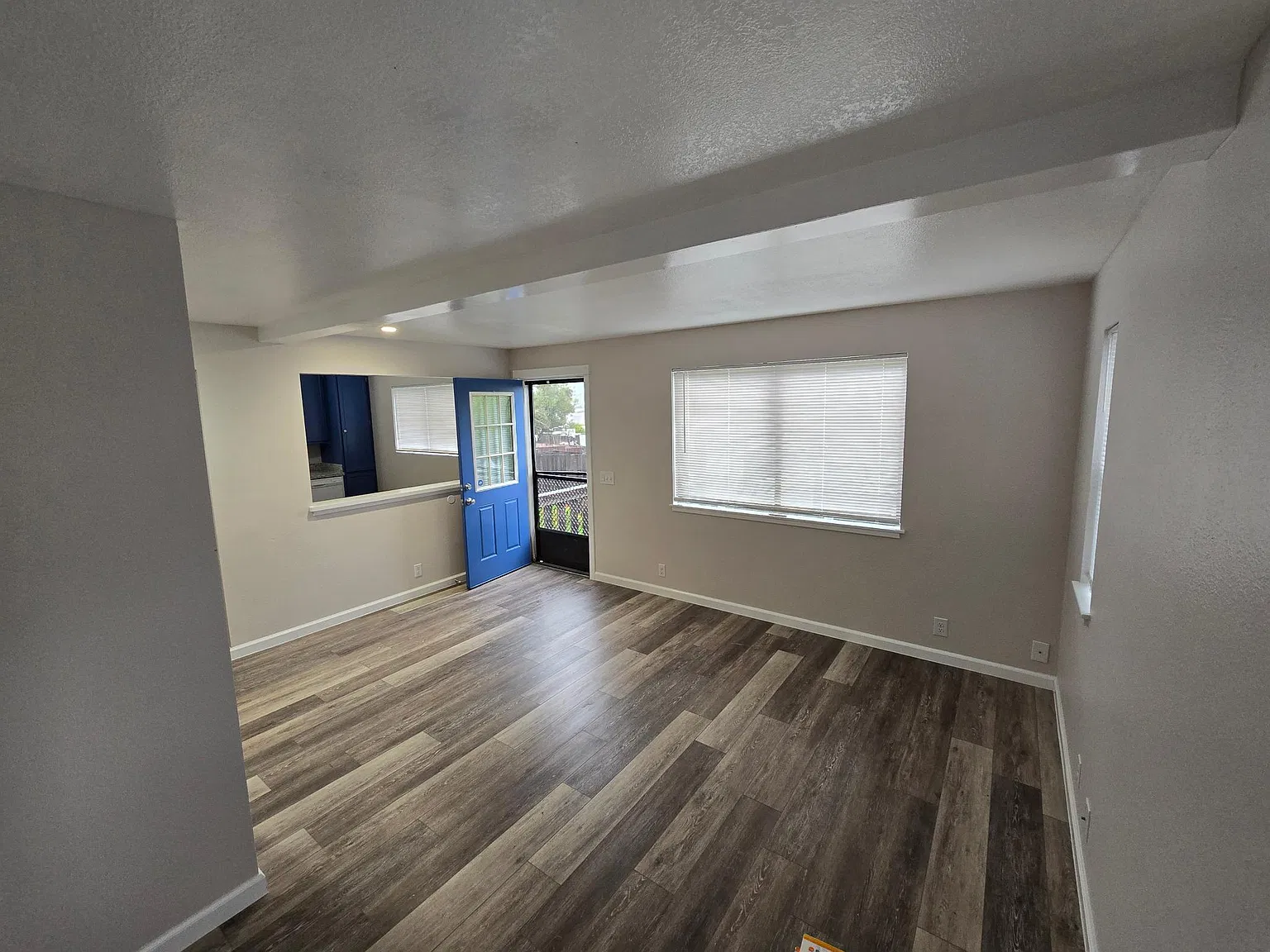 2 bed, 891 sqft, $2,300 — Photo 2