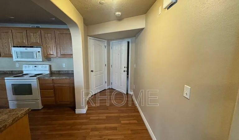 155-1120 W 104th #104 — Photo 3