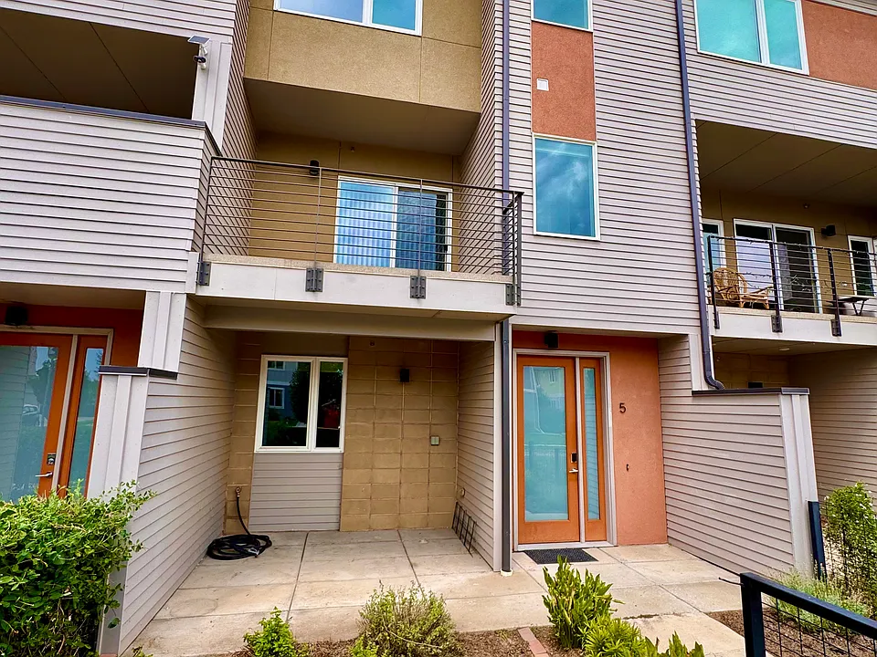 240 Urban Prairie St #5