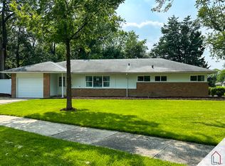 530 Wildwood Dr, Park Forest, IL