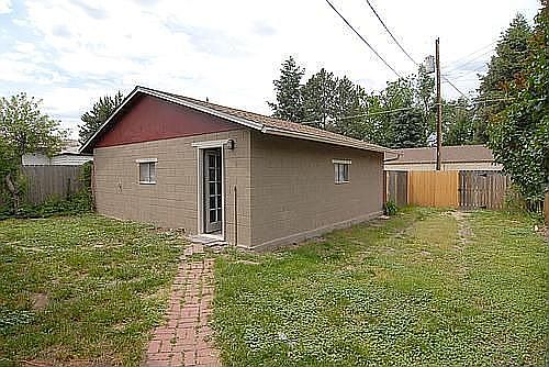 Detached 2 Car Garage