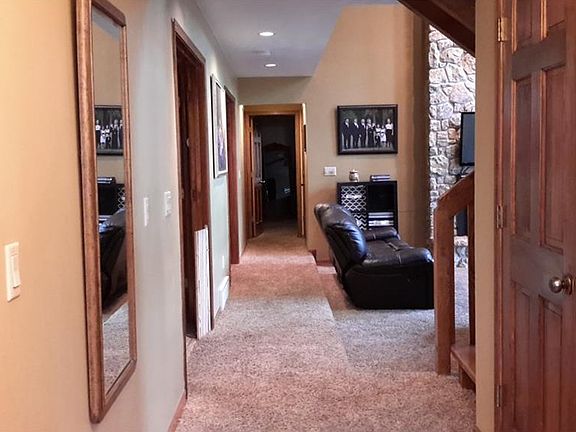 4th image of 595 Boxwood Ct