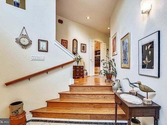 4th image of 3401 White Oak Ct