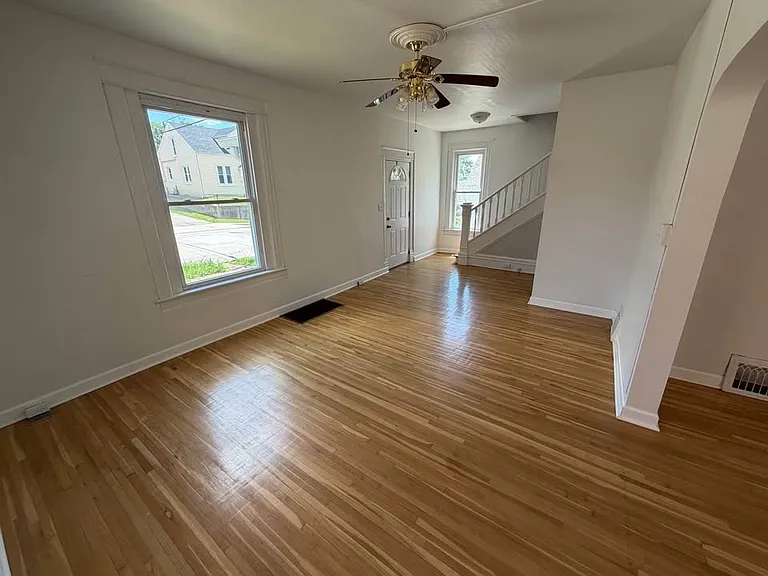 208 Clay St — Photo 4