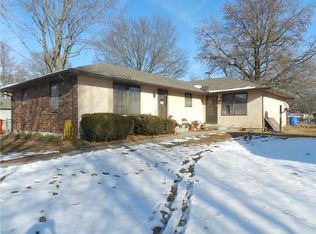 401 Vernon St, Buckner, MO 64016