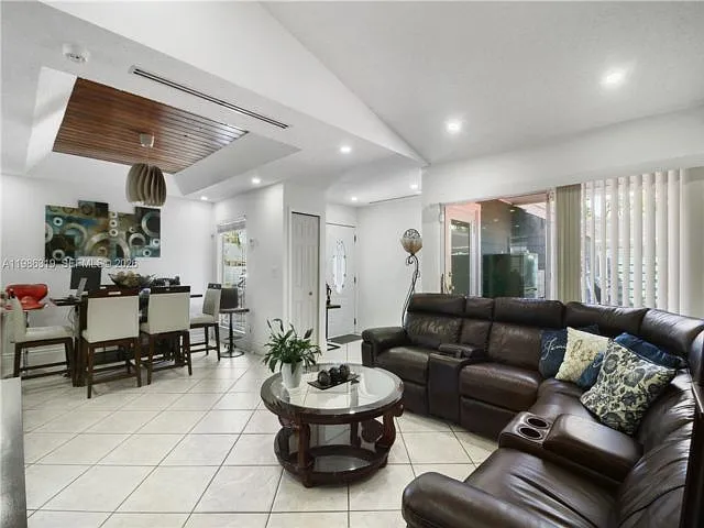 10135 SW 139th Pl — Photo 11
