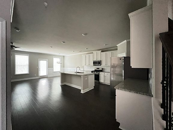 3rd image of 132 Camden Park Dr