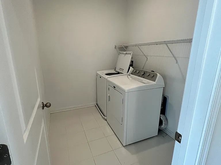 320 Andrew Ct — Photo 17
