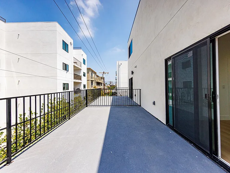 Gorgeous New Townhomes Next To la Cienega Park — Photo 32