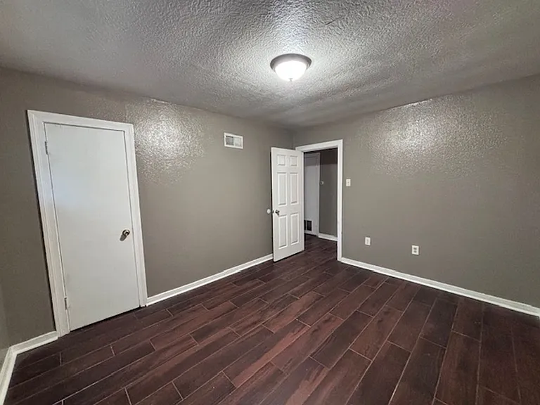 3906 S Barrow Dr — Photo 16