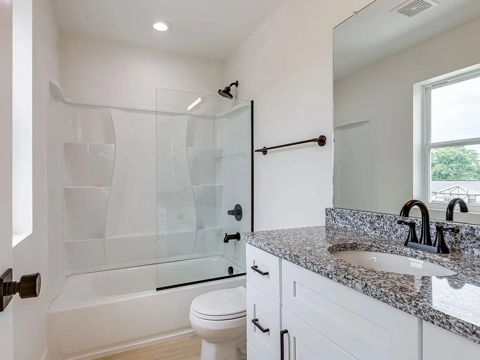 1 bed, 200 sqft, $1,195 — Photo 2