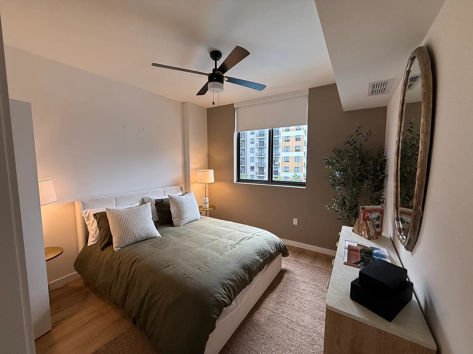 1 bed, 684 sqft, $2,074 — Photo 4