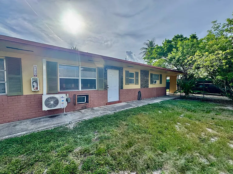 411 SE 23rd Ave #B — Photo 1