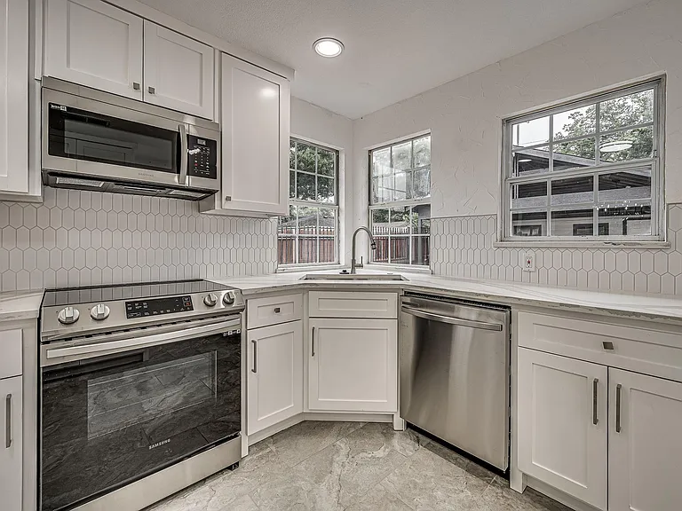 4728 Houghton Ave — Photo 8