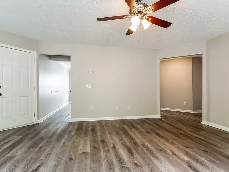 1304 Ivey Pointe Dr — Photo 4