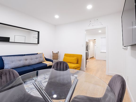 3rd image of 1923 Gough St #1