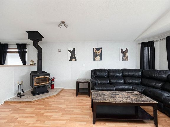4th image of 212 N Gregoire Cres