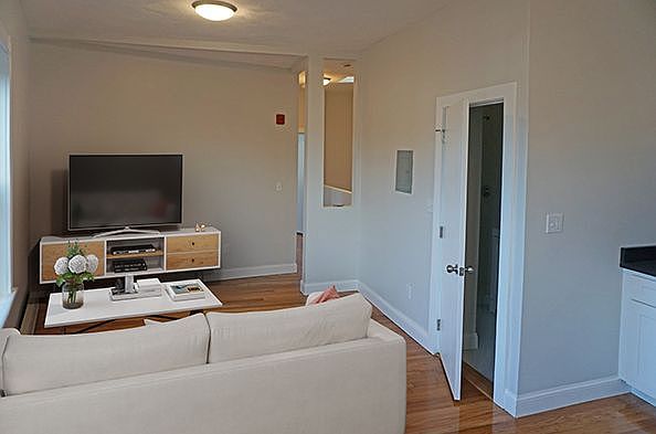 2nd image of 114 Willow St #116-4R