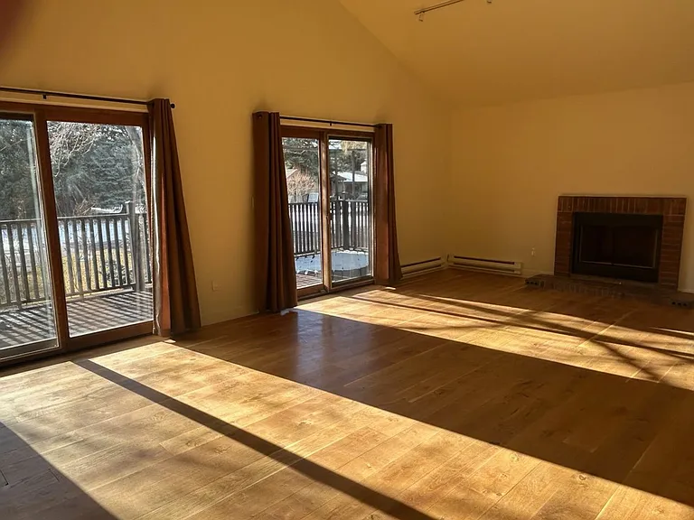 473 Stagecoach Ln — Photo 2