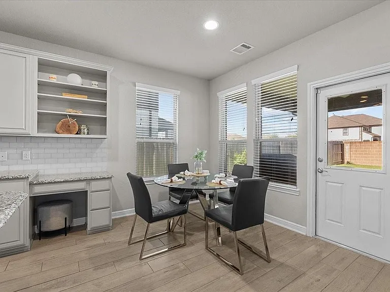 2417 Lake Mist Dr — Photo 20