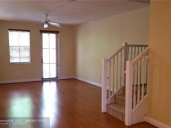 2nd image of 370 SW 14th Ave #370