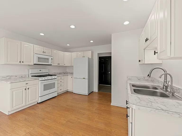 2430 Caton Crest Ct — Photo 6