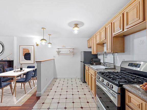 4th image of 463 Saint Johns Pl #1