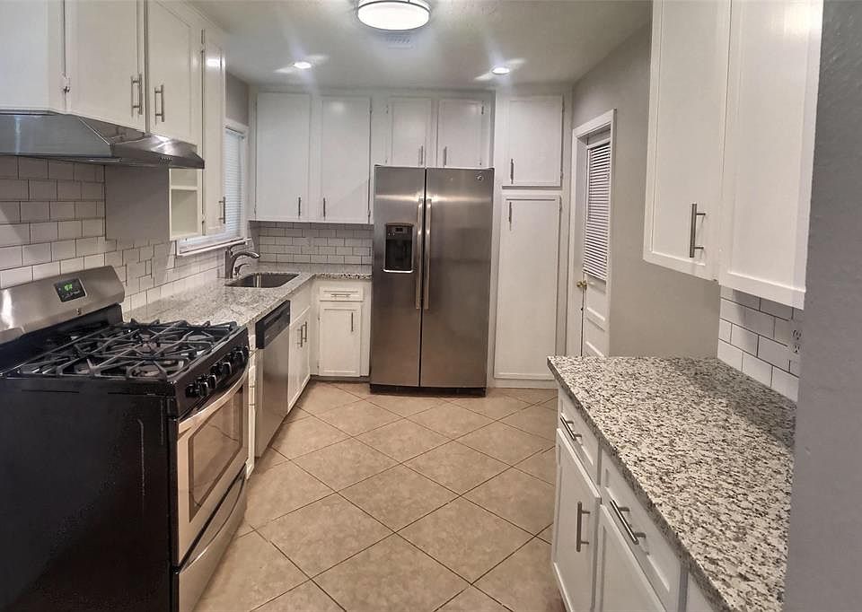 1st image of 1833 Huge Oaks St