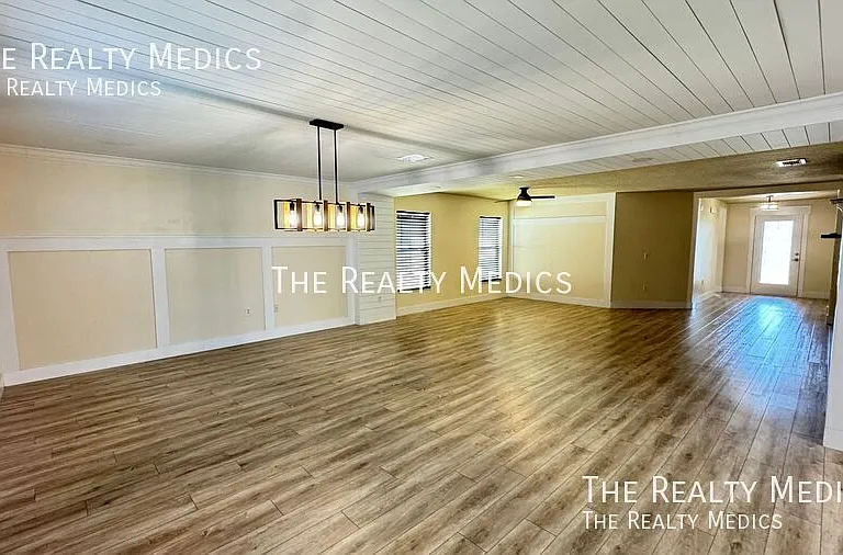 1040 Elderberry Dr — Photo 11