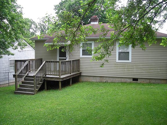2nd image of 105 Sunset Dr