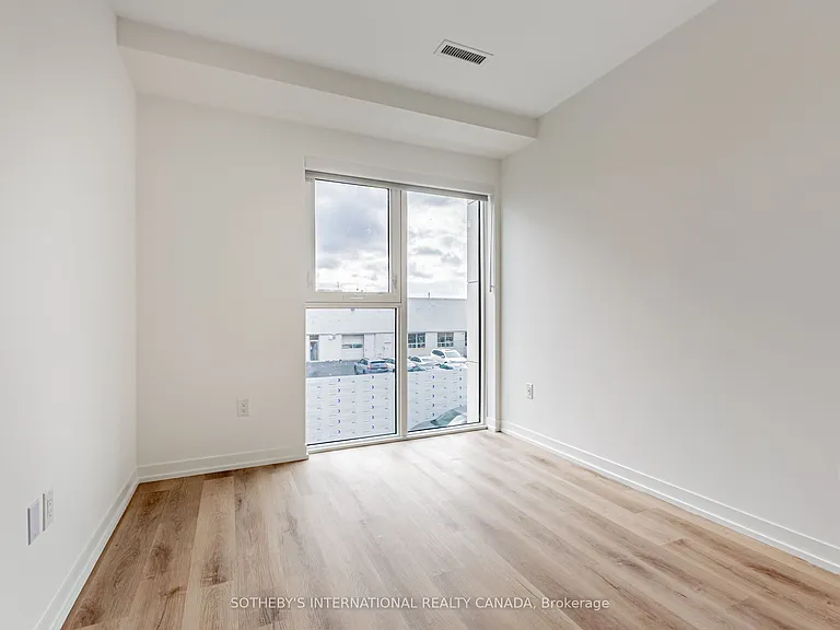 5 York Rd #TH101 — Photo 14