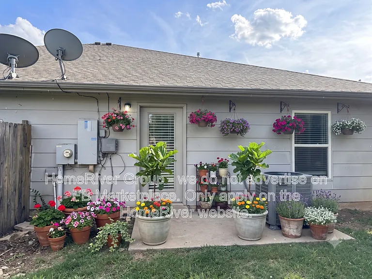 600 Garrison Ln — Photo 10