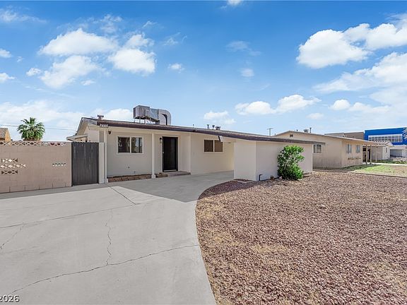 3rd image of 4112 Las Lomas Ave