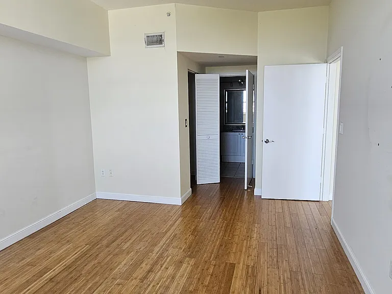 19501 W Country Club Dr #1013 — Photo 29
