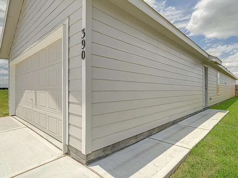 390 Lucia Way — Photo 3