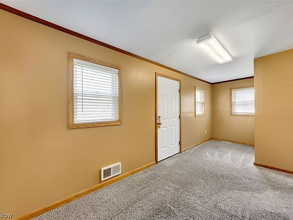 5th image of 698 Ferndale Ave