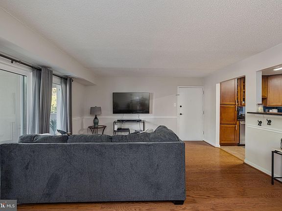 4th image of 3805 Laramie Pl APT H