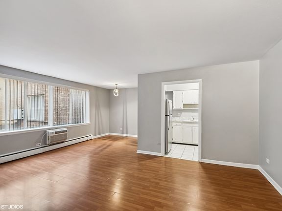 3rd image of 539 W Stratford Pl APT 205