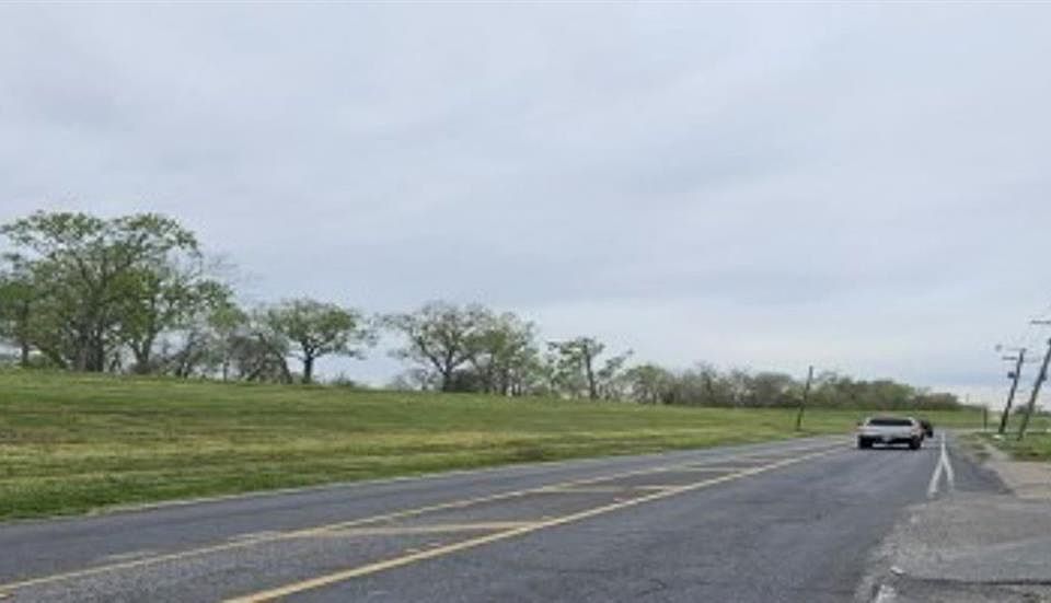 2nd image of 1074 Highway 44