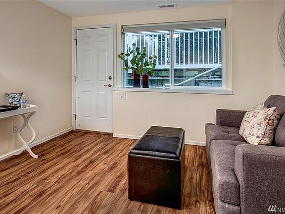 4th image of 2452 6th Ave W #1/2