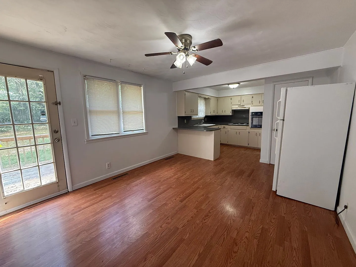 Available Now 2 bedroom 1 bath with attached 1 car garage — Photo 4