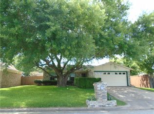 10145 Peppertree Ln, Fort Worth, TX 76108