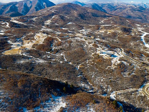 5th image of 5941 E Snowbasin Rd