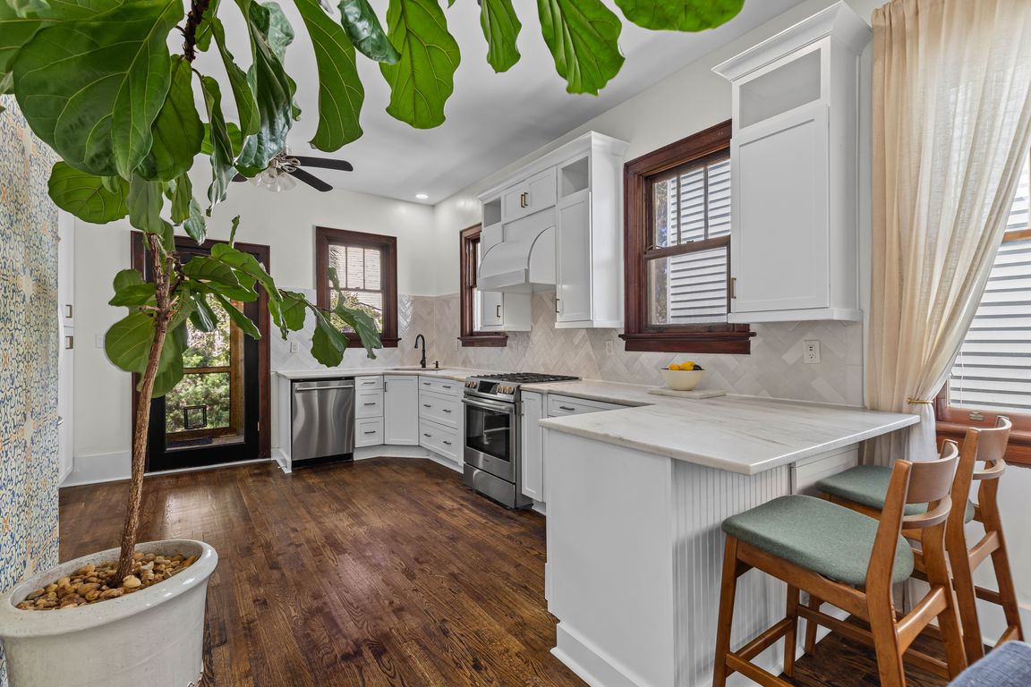 next background image