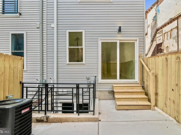 Brand New Luxury Apartments — Photo 10