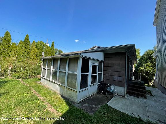 5th image of 104 Swan St