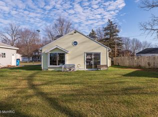 12839 Valley Dr, Wayland, MI 49348