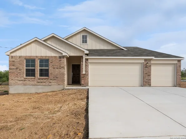 105 Cheyenne Drive, Floresville, TX 78114