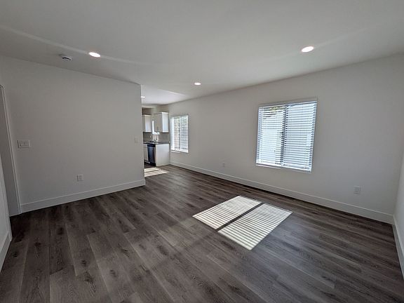 3rd image of 328 S Halcyon Rd
