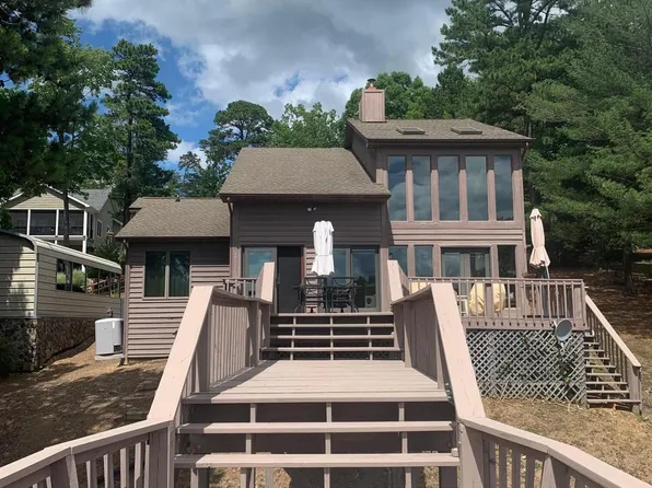 303 Deerwood Dr, Huddleston, VA 24104